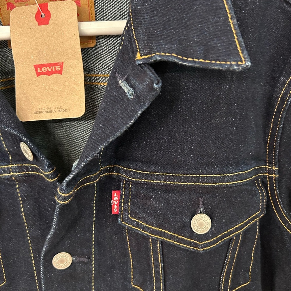 Women’s New w tags. Levi's Dark Wash Denim Jacket - Blue